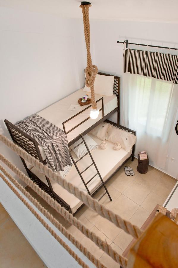 Seathon Seafront Beach Villa In Kalamitsi Exterior foto
